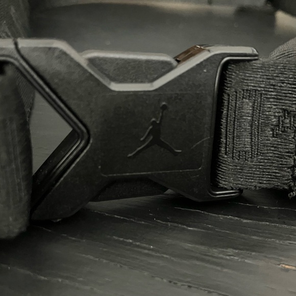 Nike Air Jordan Jumpman Collaborator Crossbody Belt Bag Olive Brown NWT Gift - Picture 7 of 7